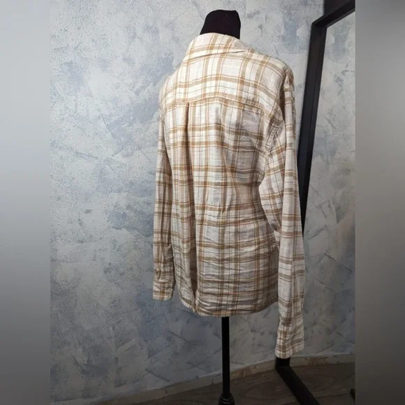 Old Navy Pleated Tan Long Sleeve Boyfriend Shirt size L - Picture 5 of 8